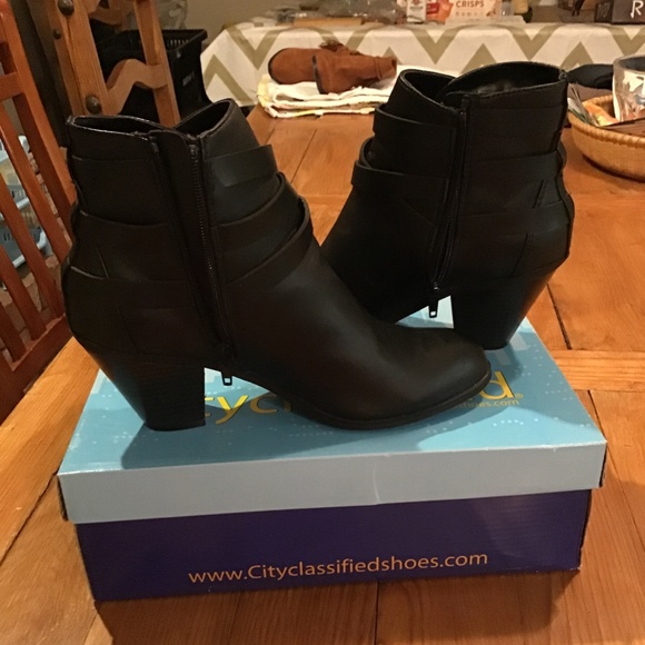 Short Sexy Zip Up Boots - Picture 2 of 4